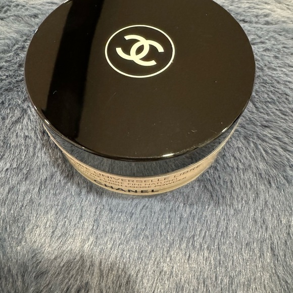 CHANEL
★
POUDRE UNIVERSELLE
LIBRE
Natural Finish Loose Powder 30 - Picture 10 of 10